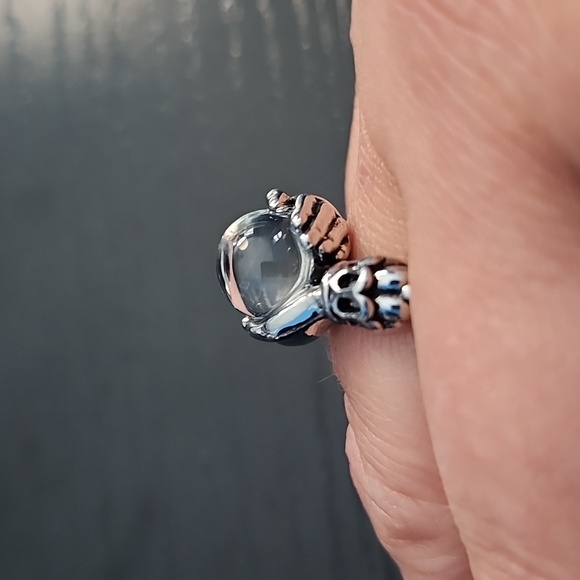 Silvertone Ring with Hands and Crystal Ball - Picture 5 of 7